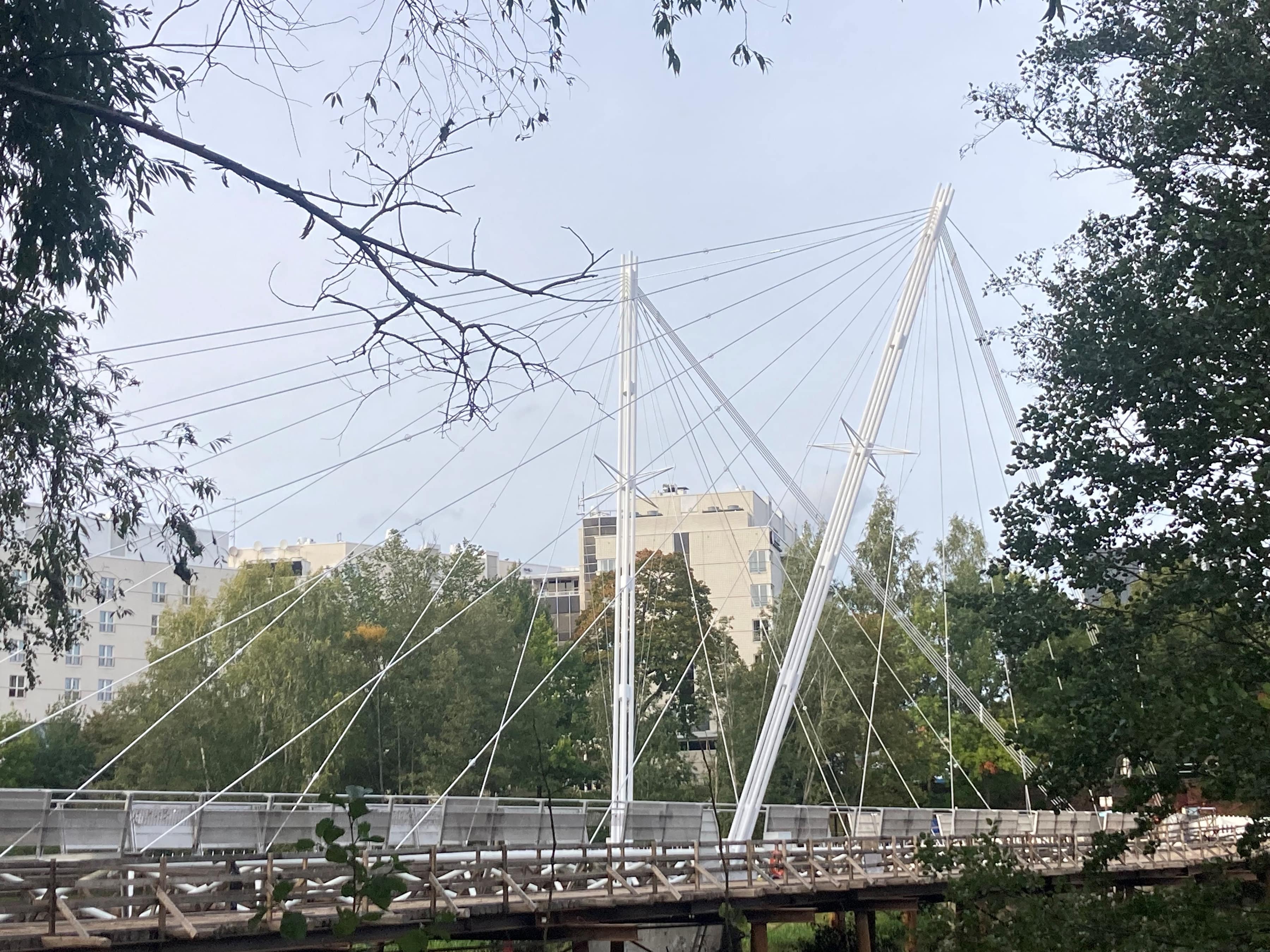 Korkal Oy has repainted the Heureka light traffic bridge in Tikkurila, Finland with Nor-Maali's SILKO paint system