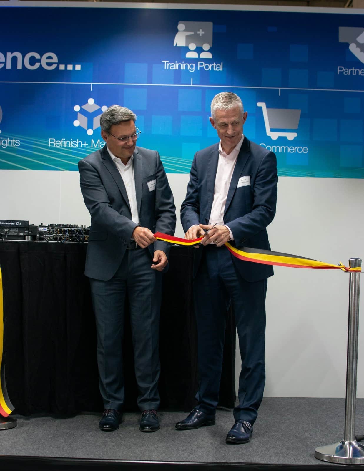Ignacio Román Navarro and Patrick Bourguignon, Business Unit Director, Automotive and Specialty Coatings - ribbon cutting