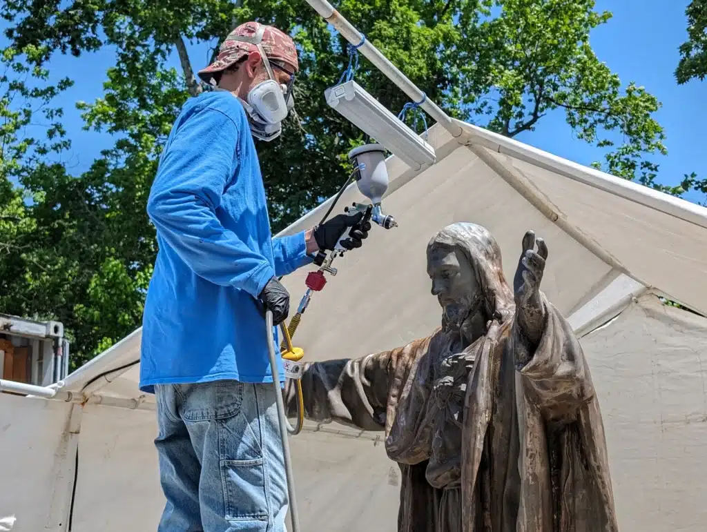 OnAim repainting the statue